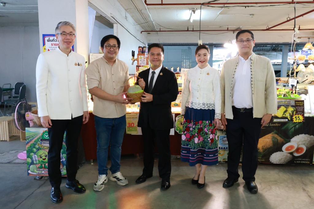 “ดีพร้อม” เปิด Green Mart 2026 “รมว.วราวุธ” พร้อมผู้บริหาร ร่วมชมตลาด สนับสนุนสินค้าไทย เชื่อม “การพัฒนา” สู่ “ตลาด” ดัน SMEs–วิสาหกิจชุมชนโตอย่างยั่งยืน