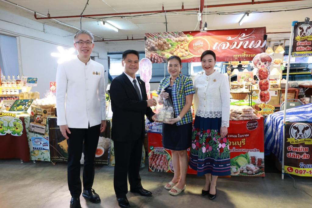 “ดีพร้อม” เปิด Green Mart 2026 “รมว.วราวุธ” พร้อมผู้บริหาร ร่วมชมตลาด สนับสนุนสินค้าไทย เชื่อม “การพัฒนา” สู่ “ตลาด” ดัน SMEs–วิสาหกิจชุมชนโตอย่างยั่งยืน