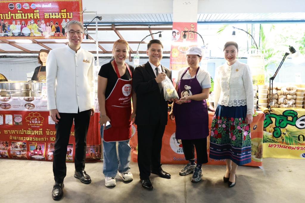 “ดีพร้อม” เปิด Green Mart 2026 “รมว.วราวุธ” พร้อมผู้บริหาร ร่วมชมตลาด สนับสนุนสินค้าไทย เชื่อม “การพัฒนา” สู่ “ตลาด” ดัน SMEs–วิสาหกิจชุมชนโตอย่างยั่งยืน