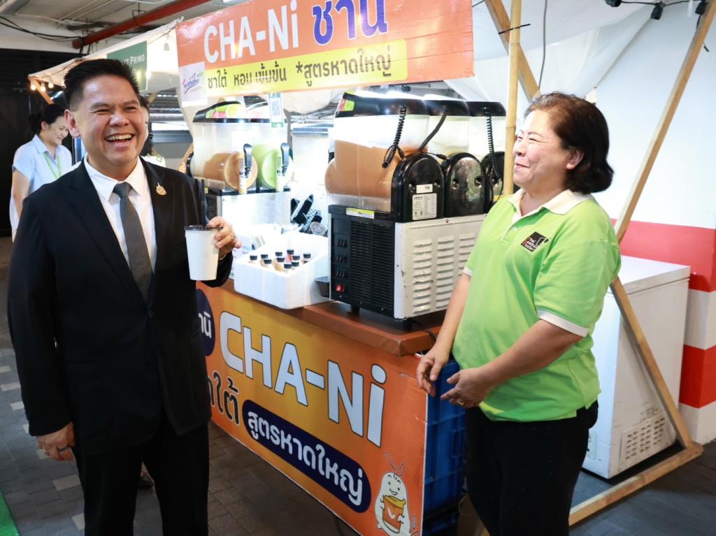 “ดีพร้อม” เปิด Green Mart 2026 “รมว.วราวุธ” พร้อมผู้บริหาร ร่วมชมตลาด สนับสนุนสินค้าไทย เชื่อม “การพัฒนา” สู่ “ตลาด” ดัน SMEs–วิสาหกิจชุมชนโตอย่างยั่งยืน