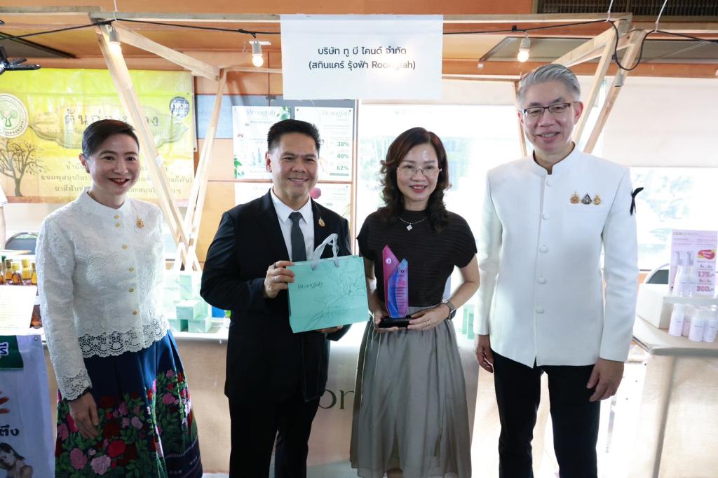 “ดีพร้อม” เปิด Green Mart 2026 “รมว.วราวุธ” พร้อมผู้บริหาร ร่วมชมตลาด สนับสนุนสินค้าไทย เชื่อม “การพัฒนา” สู่ “ตลาด” ดัน SMEs–วิสาหกิจชุมชนโตอย่างยั่งยืน
