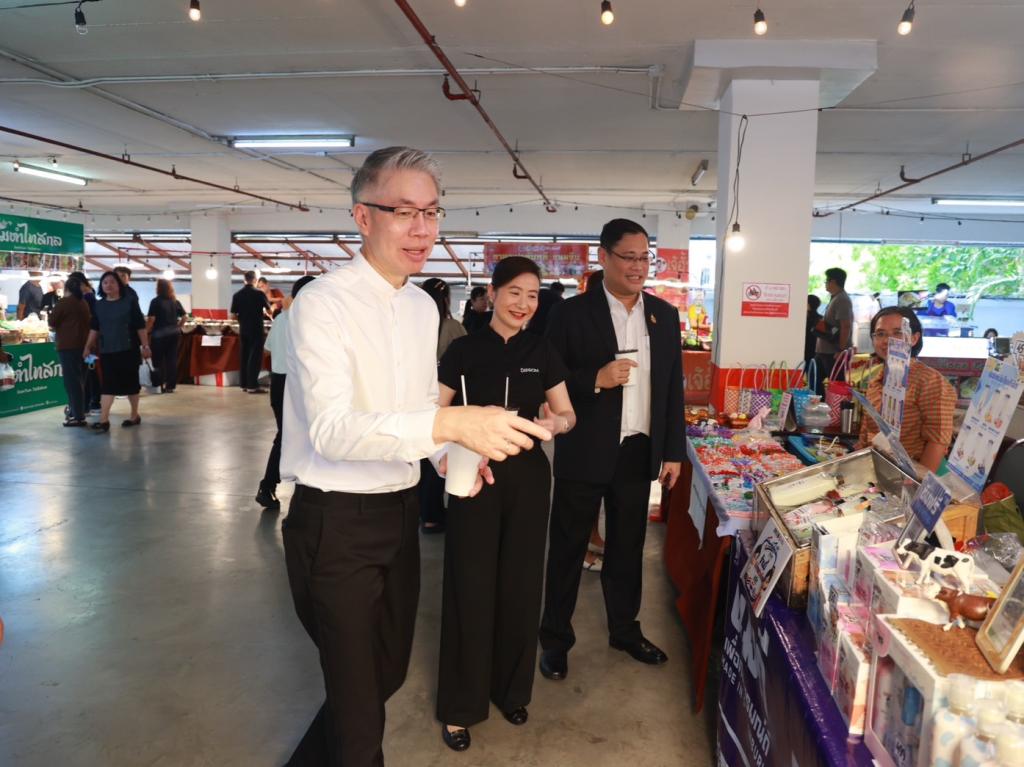 “ดีพร้อม” เปิด Green Mart 2026 “รมว.วราวุธ” พร้อมผู้บริหาร ร่วมชมตลาด สนับสนุนสินค้าไทย เชื่อม “การพัฒนา” สู่ “ตลาด” ดัน SMEs–วิสาหกิจชุมชนโตอย่างยั่งยืน