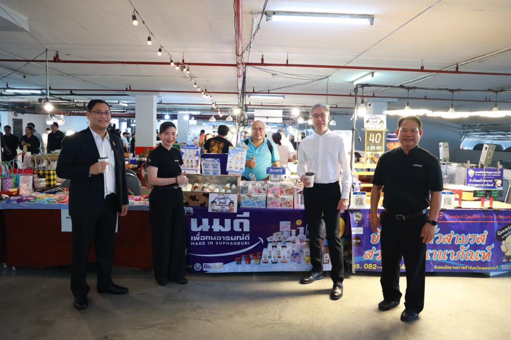 “ดีพร้อม” เปิด Green Mart 2026 “รมว.วราวุธ” พร้อมผู้บริหาร ร่วมชมตลาด สนับสนุนสินค้าไทย เชื่อม “การพัฒนา” สู่ “ตลาด” ดัน SMEs–วิสาหกิจชุมชนโตอย่างยั่งยืน