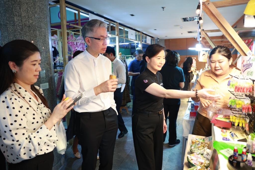 “ดีพร้อม” เปิด Green Mart 2026 “รมว.วราวุธ” พร้อมผู้บริหาร ร่วมชมตลาด สนับสนุนสินค้าไทย เชื่อม “การพัฒนา” สู่ “ตลาด” ดัน SMEs–วิสาหกิจชุมชนโตอย่างยั่งยืน