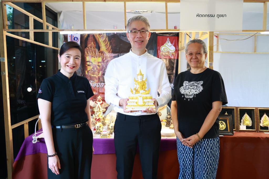 “ดีพร้อม” เปิด Green Mart 2026 “รมว.วราวุธ” พร้อมผู้บริหาร ร่วมชมตลาด สนับสนุนสินค้าไทย เชื่อม “การพัฒนา” สู่ “ตลาด” ดัน SMEs–วิสาหกิจชุมชนโตอย่างยั่งยืน