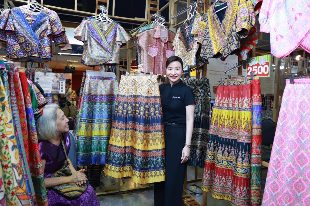 “ดีพร้อม” เปิด Green Mart 2026 “รมว.วราวุธ” พร้อมผู้บริหาร ร่วมชมตลาด สนับสนุนสินค้าไทย เชื่อม “การพัฒนา” สู่ “ตลาด” ดัน SMEs–วิสาหกิจชุมชนโตอย่างยั่งยืน