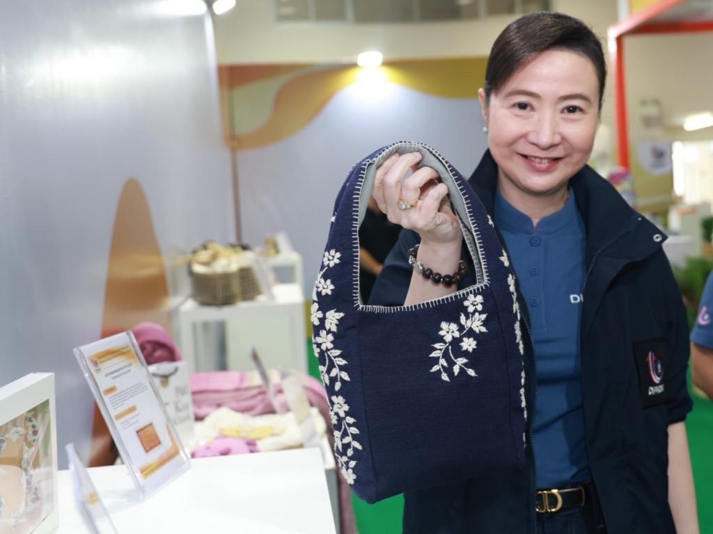 ”ดีพร้อม“ เปิดบ้าน “Creative Materials 2026” โชว์นวัตกรรมวัสดุอุตสาหกรรมชีวภาพ ยกระดับผู้ประกอบการไทยสู่เศรษฐกิจ BCG