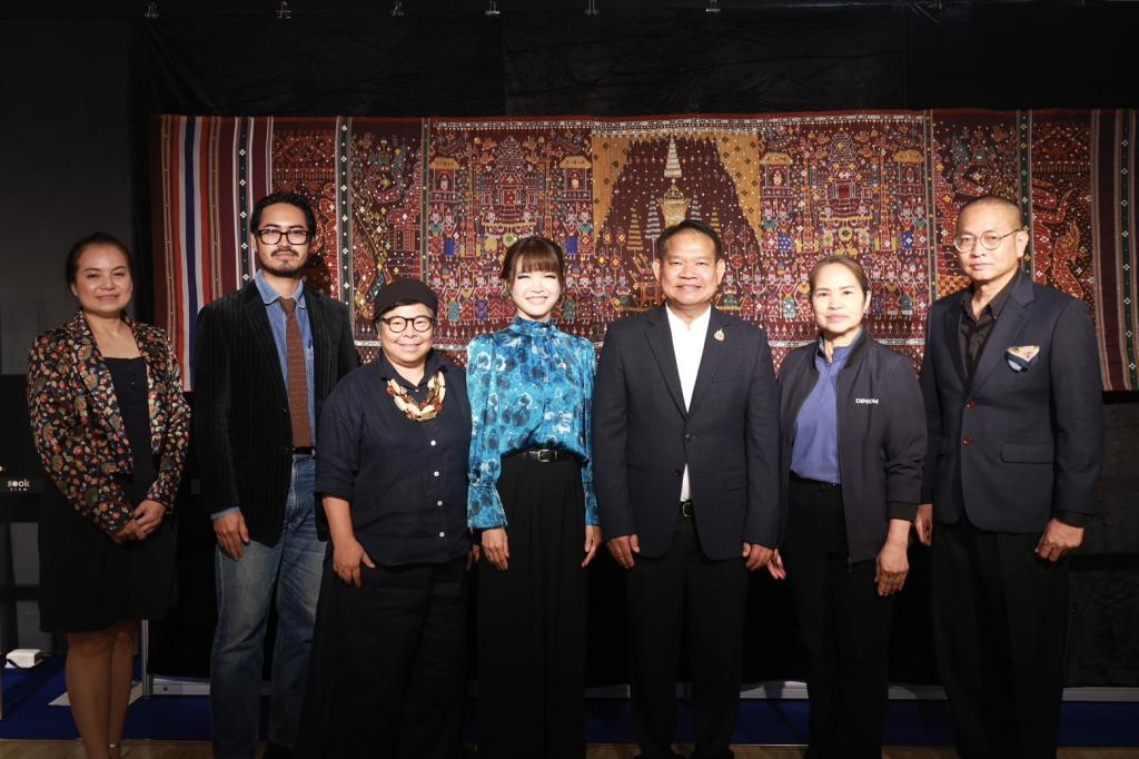 “รองอธิบดีสุรพล” เปิดเวที “Craft Excellence 2026” คัดสรรและจัดแสดงผลิตภัณฑ์ 35 ครูช่างศิลป์ ยกระดับหัตถศิลป์ไทยสู่สากล