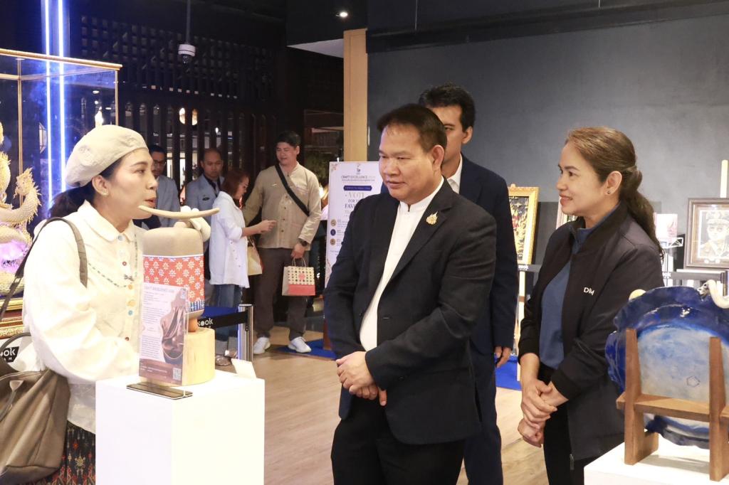 “รองอธิบดีสุรพล” เปิดเวที “Craft Excellence 2026” คัดสรรและจัดแสดงผลิตภัณฑ์ 35 ครูช่างศิลป์ ยกระดับหัตถศิลป์ไทยสู่สากล
