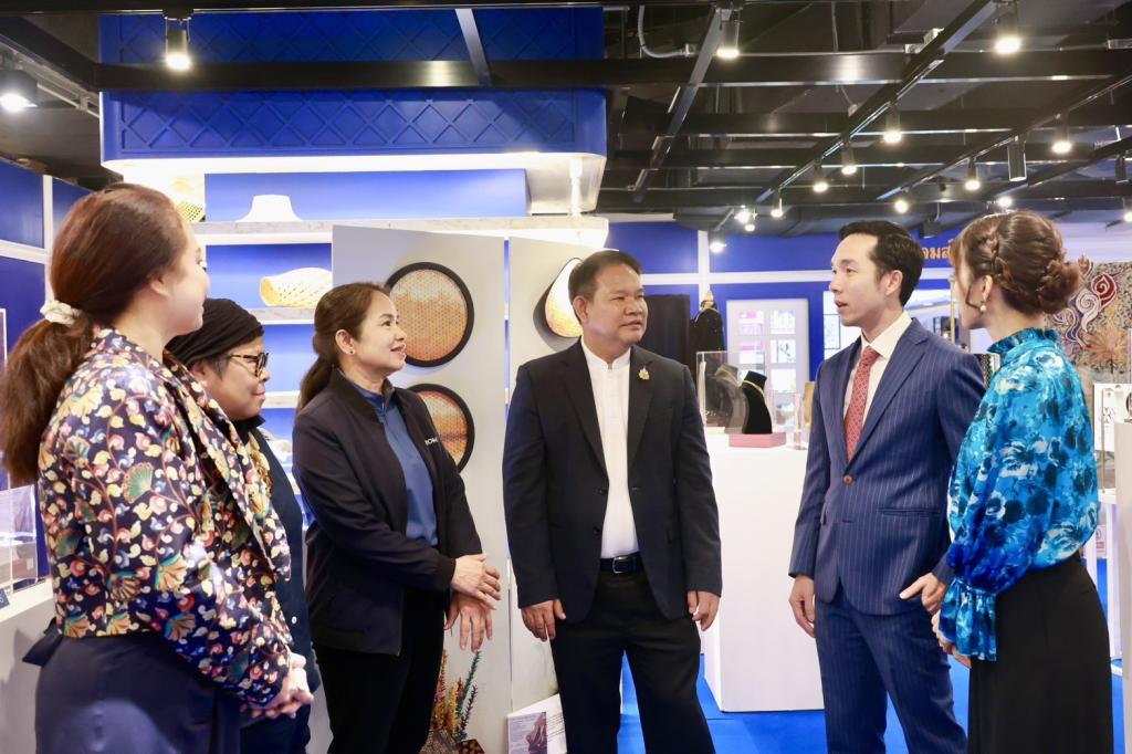 “รองอธิบดีสุรพล” เปิดเวที “Craft Excellence 2026” คัดสรรและจัดแสดงผลิตภัณฑ์ 35 ครูช่างศิลป์ ยกระดับหัตถศิลป์ไทยสู่สากล
