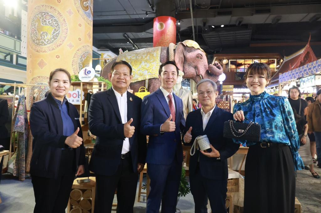 “รองอธิบดีสุรพล” เปิดเวที “Craft Excellence 2026” คัดสรรและจัดแสดงผลิตภัณฑ์ 35 ครูช่างศิลป์ ยกระดับหัตถศิลป์ไทยสู่สากล