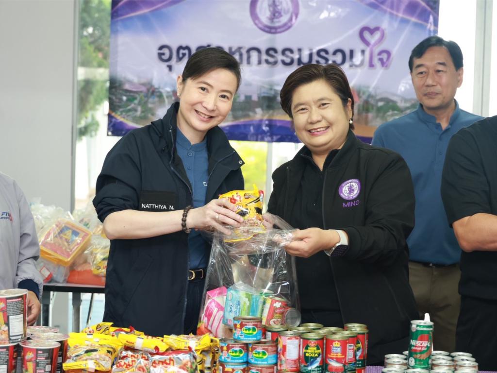 “ดีพร้อม” เปิด “ศูนย์อุตสาหกรรมรวมใจ” ระดมความช่วยเหลือ เร่งฟื้นฟูผู้ประสบอุทกภัย จ.น่าน