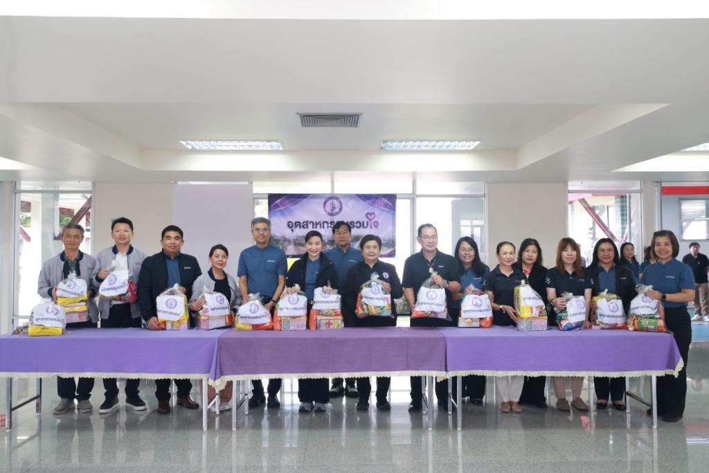 “ดีพร้อม” เปิด “ศูนย์อุตสาหกรรมรวมใจ” ระดมความช่วยเหลือ เร่งฟื้นฟูผู้ประสบอุทกภัย จ.น่าน