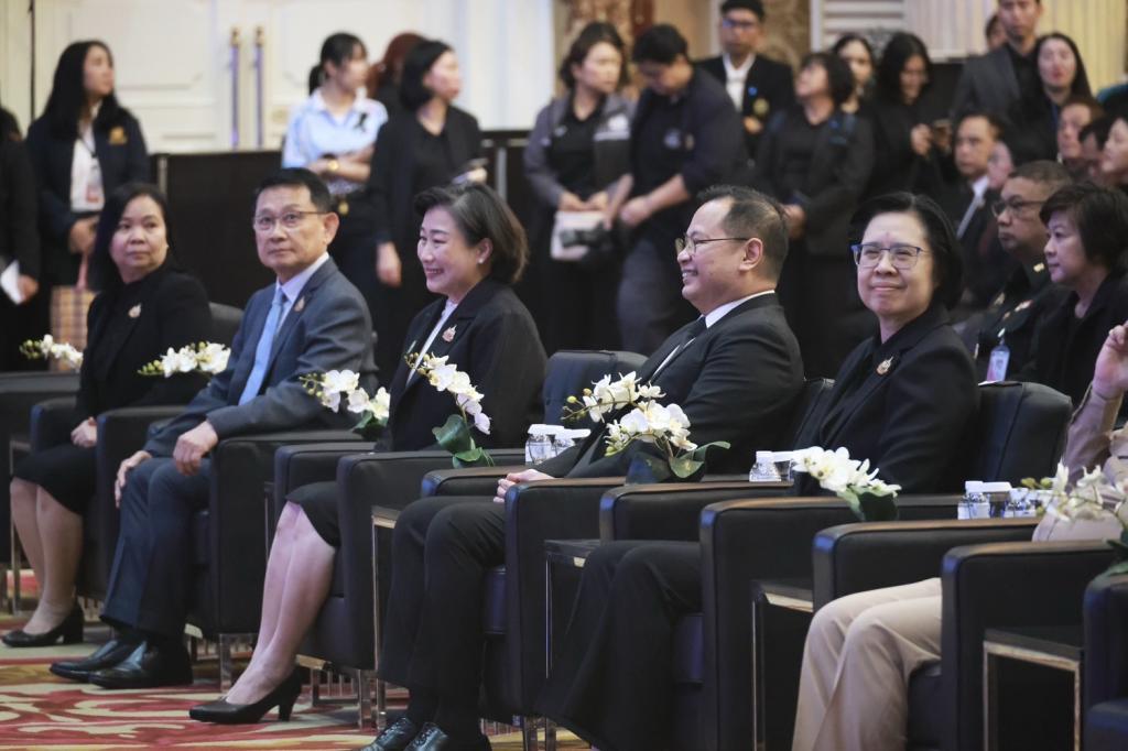 “อธิบดีณัฏฐิญา” นำทีมดีพร้อมคว้า 2 รางวัลเลิศรัฐ ตอกย้ำ องค์กรแกร่ง “พัฒนาคน–ใช้เทคโนโลยี” สร้างผลลัพธ์เพื่อประชาชน