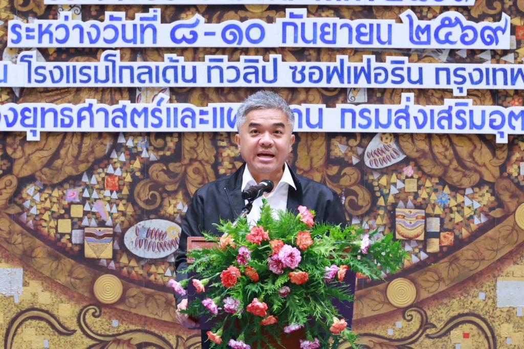 “ดีพร้อม” เดินหน้าหนุนบุคลากรภาครัฐรู้เท่าทันเทคโนโลยี ขับเคลื่อนองค์กรสู่ดิจิทัล ชูมนุษย์เป็นแกนกลางขับเคลื่อนยุทธศาสตร์ด้วย AI