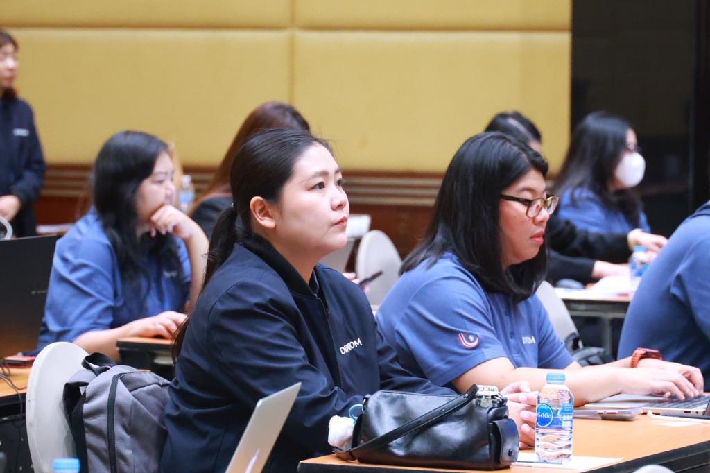 “ดีพร้อม” เดินหน้าหนุนบุคลากรภาครัฐรู้เท่าทันเทคโนโลยี ขับเคลื่อนองค์กรสู่ดิจิทัล ชูมนุษย์เป็นแกนกลางขับเคลื่อนยุทธศาสตร์ด้วย AI