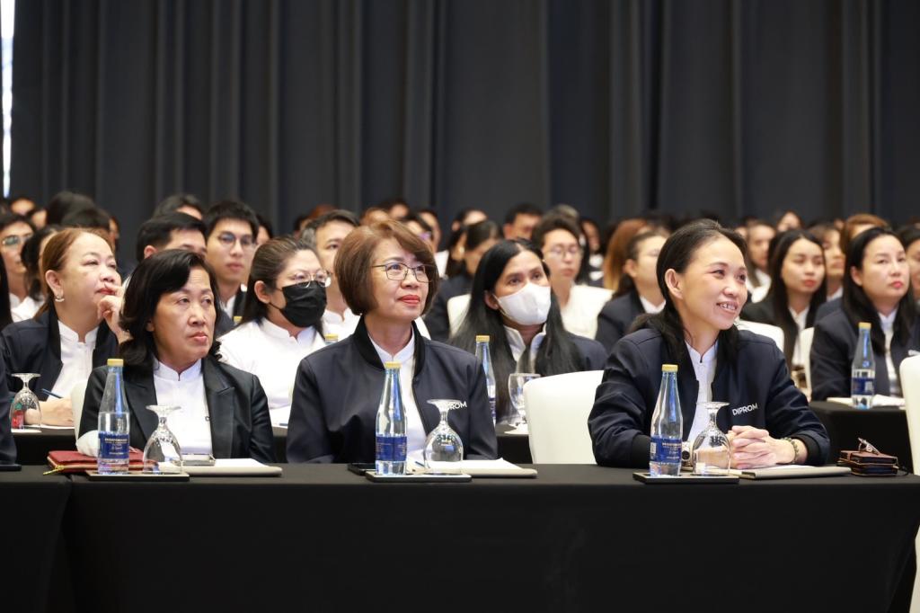 “อธิบดีณัฏฐิญา” ขึ้นเวที เปิดสัมมนา มอบแนวทางการทำงานเสริมแกร่งบุคลากรดีพร้อม มุ่งมั่น เดินหน้า พร้อมลุย