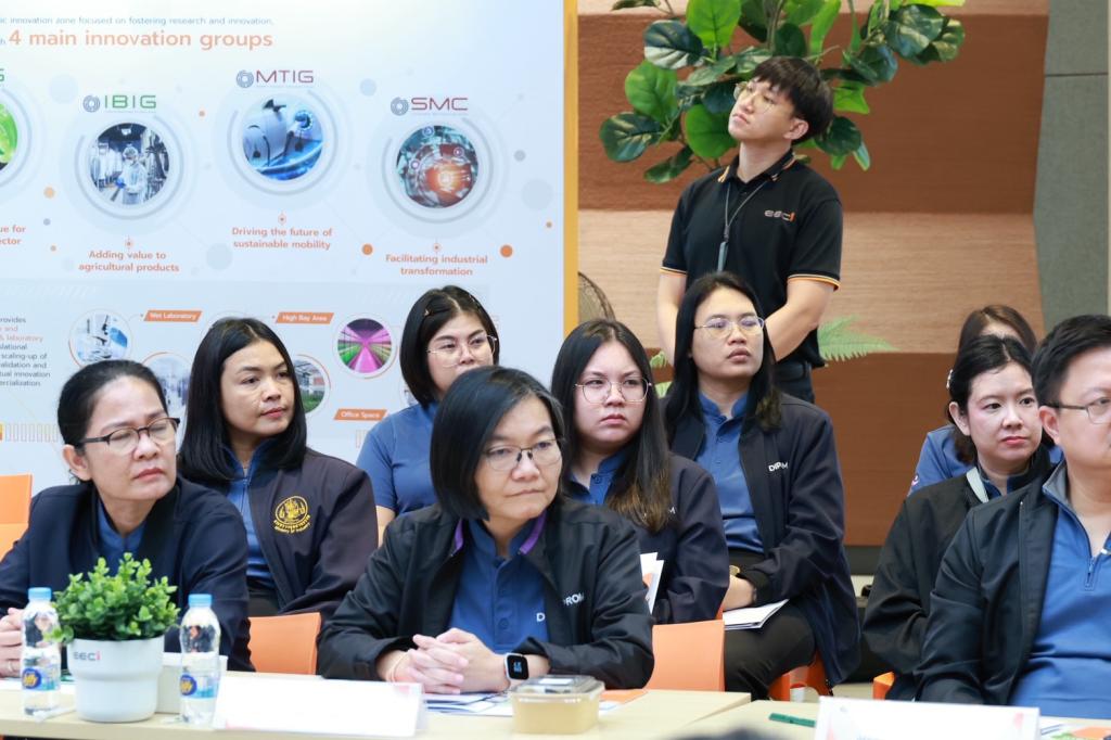 “ดีพร้อม” เปิดเวทีรับฟังความคิดเห็น-ศึกษาดูงาน EECi เชื่อมโยงปัญหาความต้องการผู้ประกอบการ สู่ความร่วมมือในการขับเคลื่อนนวัตกรรมตอบโจทย์อุตสาหกรรมไทยในเศรษฐกิจยุคใหม่