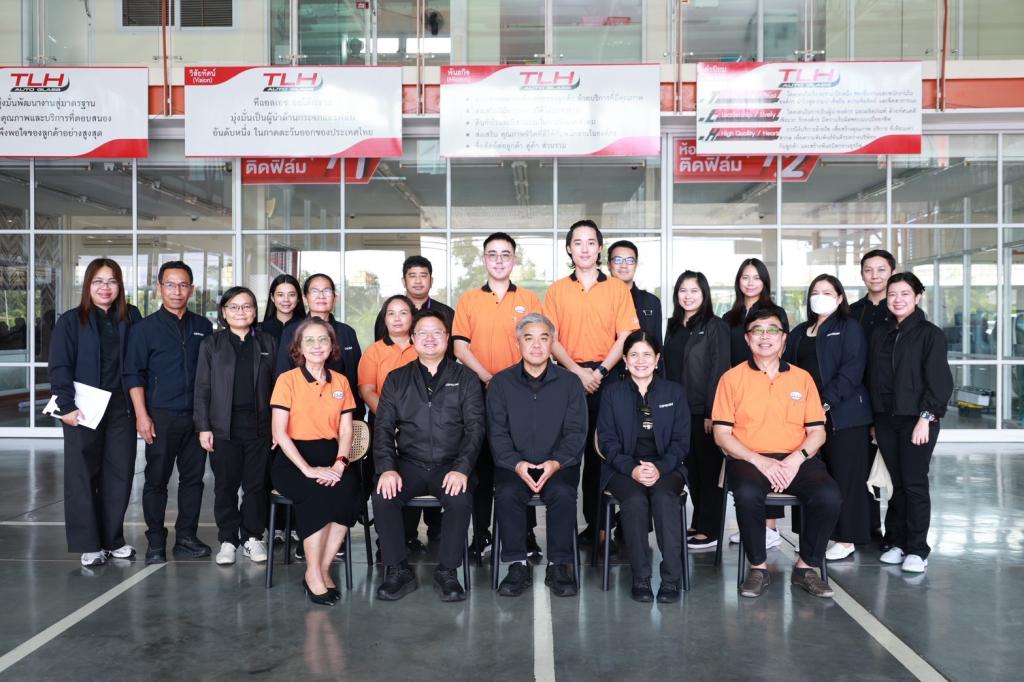 “รองอธิบดีดุสิต” นำทีมดีพร้อมลงพื้นที่ EEC เยี่ยมชมสถานประกอบการต้นแบบเศรษฐกิจหมุนเวียน พร้อมตรวจเยี่ยม DC 9 มอบ 3 แนวทางพัฒนาบุคลากร เสริมทักษะสื่อสาร-Paperless-AI เพิ่มประสิทธิภาพ การทำงาน