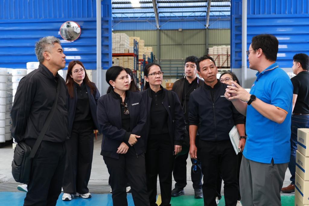 “รองอธิบดีดุสิต” นำทีมดีพร้อมลงพื้นที่ EEC เยี่ยมชมสถานประกอบการต้นแบบเศรษฐกิจหมุนเวียน พร้อมตรวจเยี่ยม DC 9 มอบ 3 แนวทางพัฒนาบุคลากร เสริมทักษะสื่อสาร-Paperless-AI เพิ่มประสิทธิภาพ การทำงาน