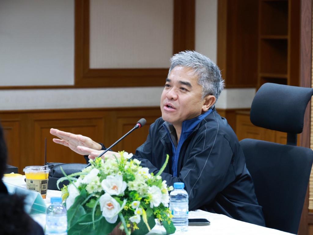 “รองอธิบดีดุสิต” นำทีมดีพร้อมลงพื้นที่ EEC เยี่ยมชมสถานประกอบการต้นแบบเศรษฐกิจหมุนเวียน พร้อมตรวจเยี่ยม DC 9 มอบ 3 แนวทางพัฒนาบุคลากร เสริมทักษะสื่อสาร-Paperless-AI เพิ่มประสิทธิภาพ การทำงาน