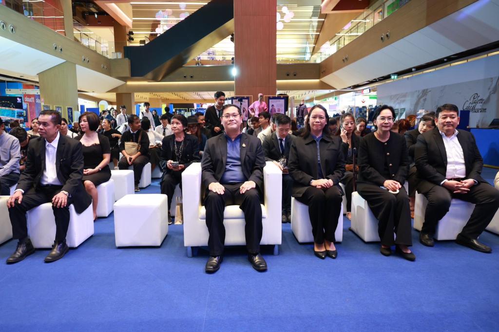 “ดีพร้อม” ขับเคลื่อน Soft Power ไทย จัดงาน "DIPROM Craft Industry" ดันหัตถกรรมไทยสู่สากลชูแนวคิด Eco-Craft เชื่อมโยงผลิตภัณฑ์ชุมชนสู่ตลาดพรีเมียม
