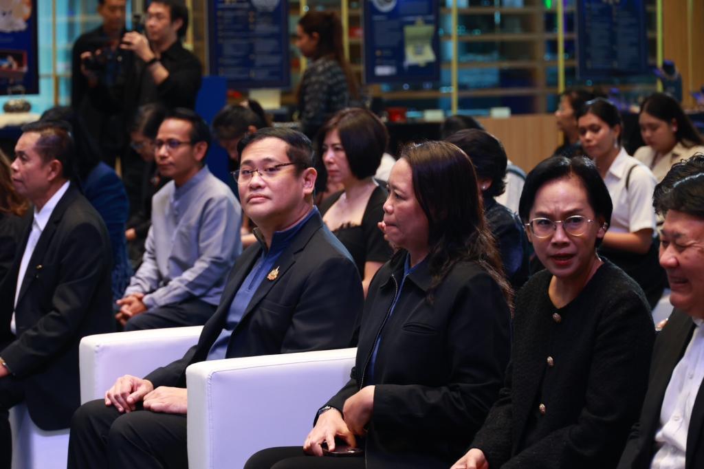 “ดีพร้อม” ขับเคลื่อน Soft Power ไทย จัดงาน "DIPROM Craft Industry" ดันหัตถกรรมไทยสู่สากลชูแนวคิด Eco-Craft เชื่อมโยงผลิตภัณฑ์ชุมชนสู่ตลาดพรีเมียม