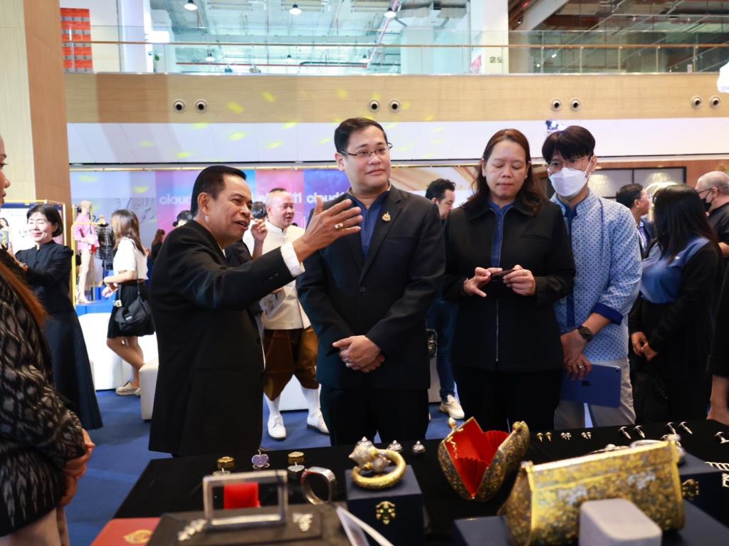 “ดีพร้อม” ขับเคลื่อน Soft Power ไทย จัดงาน "DIPROM Craft Industry" ดันหัตถกรรมไทยสู่สากลชูแนวคิด Eco-Craft เชื่อมโยงผลิตภัณฑ์ชุมชนสู่ตลาดพรีเมียม