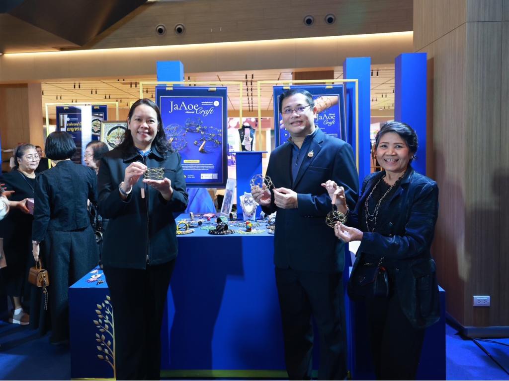 “ดีพร้อม” ขับเคลื่อน Soft Power ไทย จัดงาน "DIPROM Craft Industry" ดันหัตถกรรมไทยสู่สากลชูแนวคิด Eco-Craft เชื่อมโยงผลิตภัณฑ์ชุมชนสู่ตลาดพรีเมียม