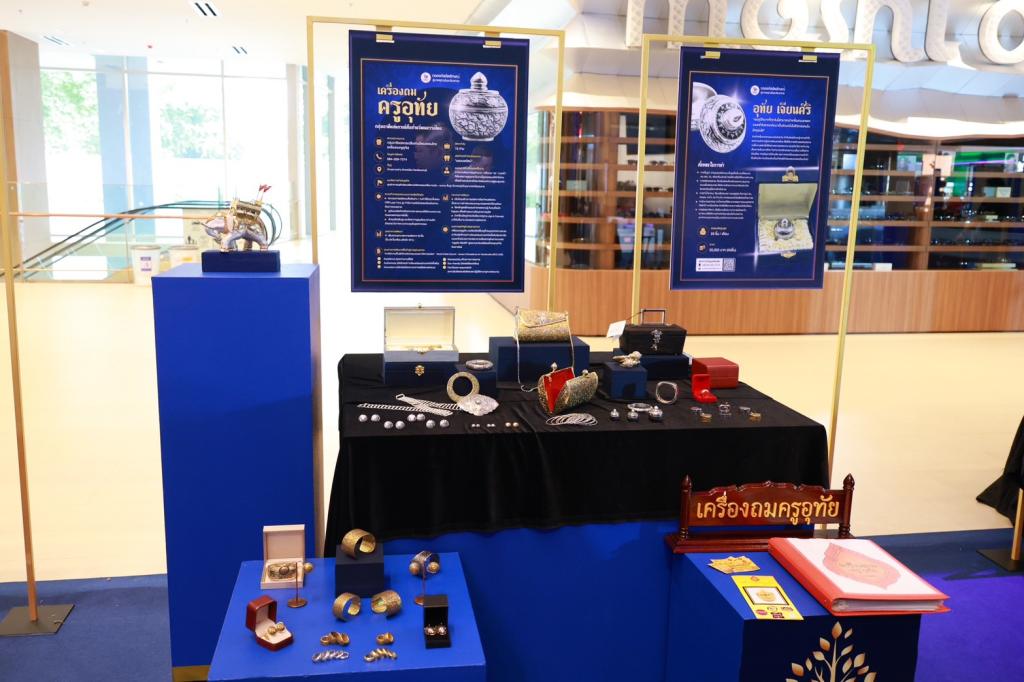 “ดีพร้อม” ขับเคลื่อน Soft Power ไทย จัดงาน "DIPROM Craft Industry" ดันหัตถกรรมไทยสู่สากลชูแนวคิด Eco-Craft เชื่อมโยงผลิตภัณฑ์ชุมชนสู่ตลาดพรีเมียม