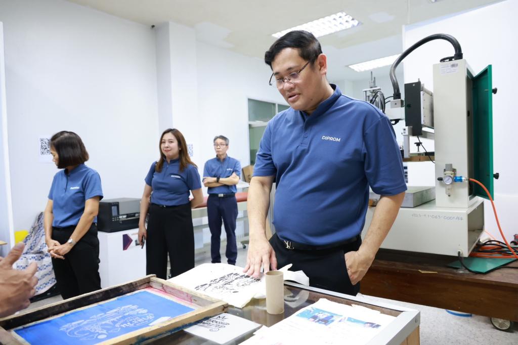 “รองอธิบดีพลาวุธ” ลงพื้นที่ตรวจเยี่ยม DC3 มอบนโยบายขับเคลื่อนงานเชิงพื้นที่ ปลุกพลังใจบุคลากรดีพร้อม พร้อมทำงานเชิงรุก สร้าง Brand Identity -พัฒนาความรู้–เชี่ยวชาญงาน–ตอบโจทย์ ผปก. ให้เป็นที่ประจักษ์