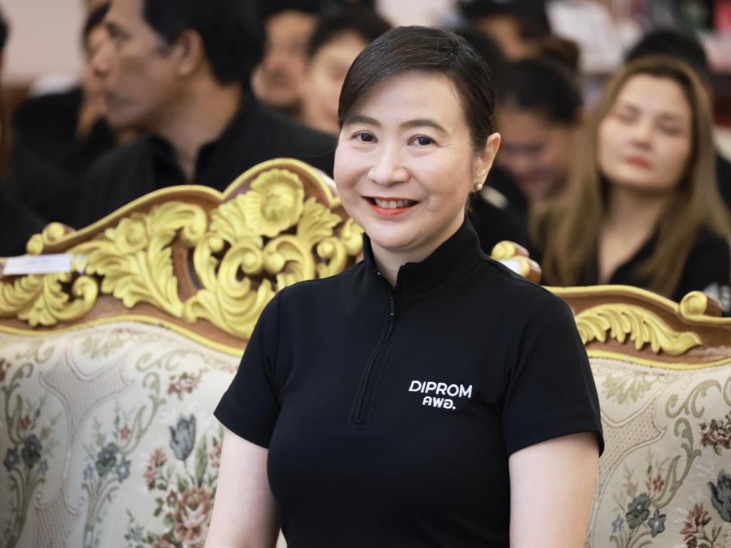 “ดีพร้อม” ปรับ “คพอ.” รับธุรกิจยุคใหม่ เดินหน้าเชื่อม 4 ภูมิภาค ต่อยอดการค้า–การลงทุน คาดปี 69 สร้างมูลค่ากว่า 175 ล้านบาท