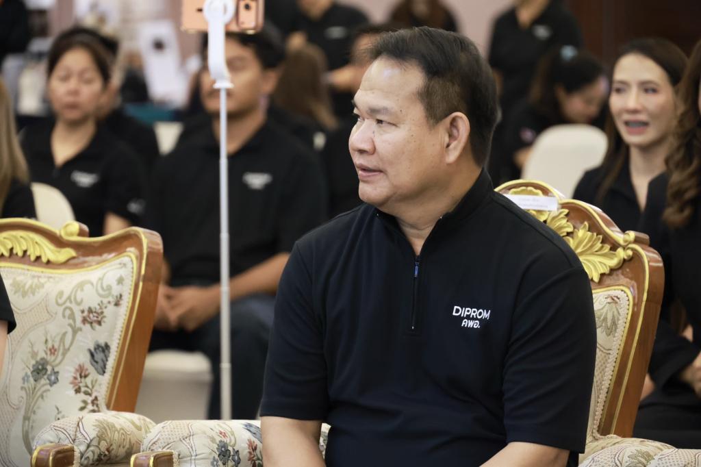 “ดีพร้อม” ปรับ “คพอ.” รับธุรกิจยุคใหม่ เดินหน้าเชื่อม 4 ภูมิภาค ต่อยอดการค้า–การลงทุน คาดปี 69 สร้างมูลค่ากว่า 175 ล้านบาท
