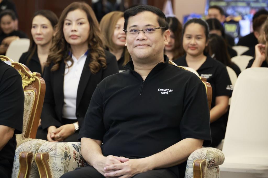 “ดีพร้อม” ปรับ “คพอ.” รับธุรกิจยุคใหม่ เดินหน้าเชื่อม 4 ภูมิภาค ต่อยอดการค้า–การลงทุน คาดปี 69 สร้างมูลค่ากว่า 175 ล้านบาท