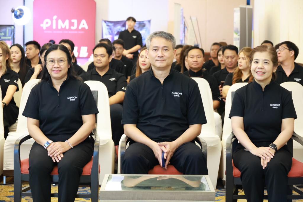 “ดีพร้อม” ปรับ “คพอ.” รับธุรกิจยุคใหม่ เดินหน้าเชื่อม 4 ภูมิภาค ต่อยอดการค้า–การลงทุน คาดปี 69 สร้างมูลค่ากว่า 175 ล้านบาท