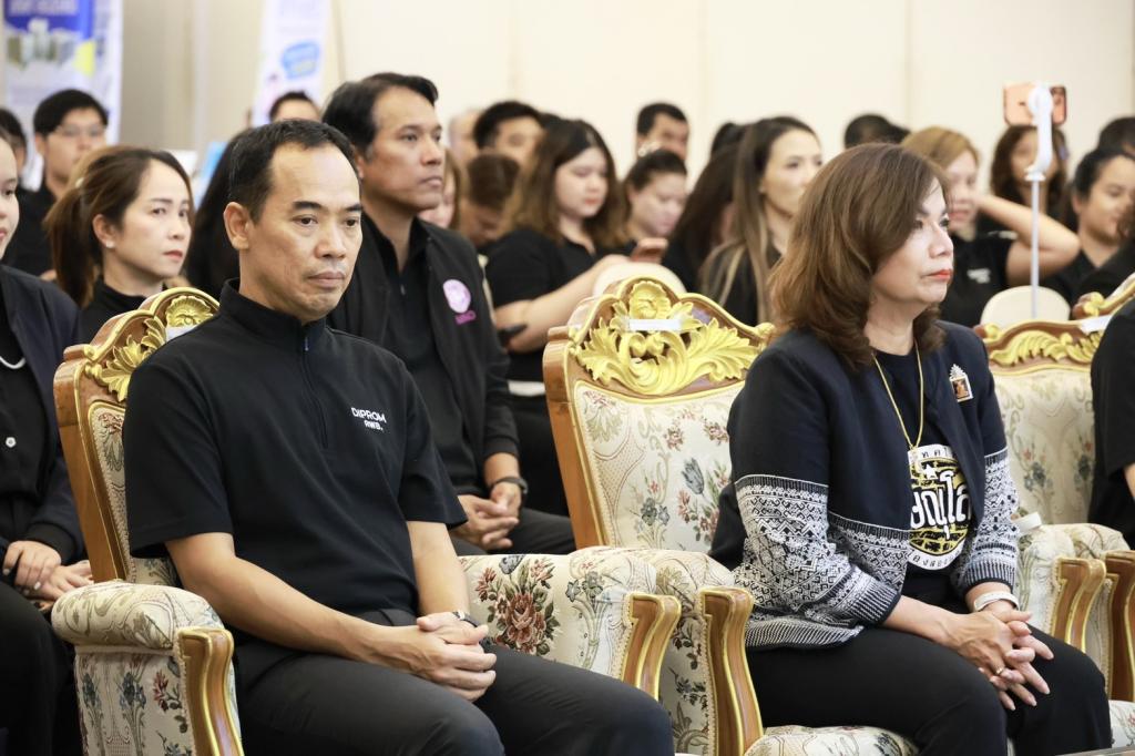 “ดีพร้อม” ปรับ “คพอ.” รับธุรกิจยุคใหม่ เดินหน้าเชื่อม 4 ภูมิภาค ต่อยอดการค้า–การลงทุน คาดปี 69 สร้างมูลค่ากว่า 175 ล้านบาท