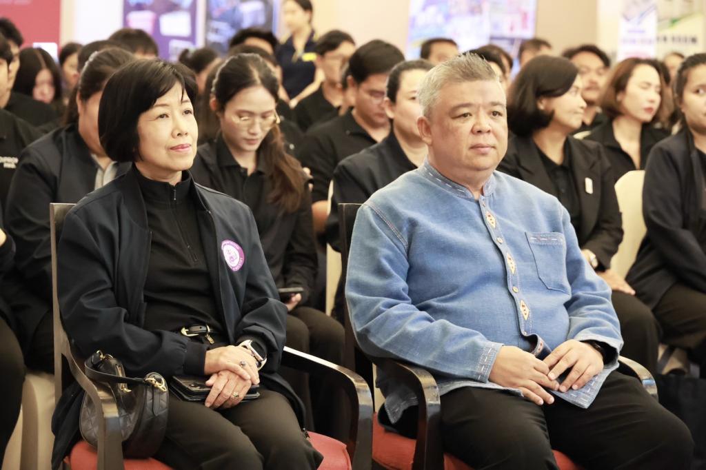 “ดีพร้อม” ปรับ “คพอ.” รับธุรกิจยุคใหม่ เดินหน้าเชื่อม 4 ภูมิภาค ต่อยอดการค้า–การลงทุน คาดปี 69 สร้างมูลค่ากว่า 175 ล้านบาท