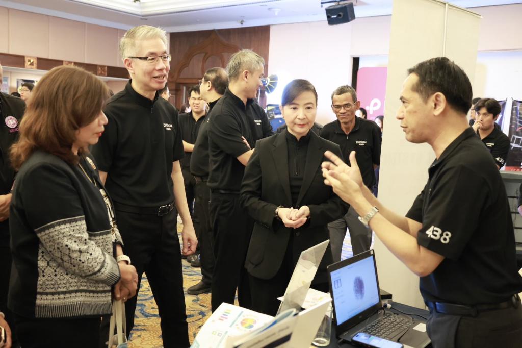 “ดีพร้อม” ปรับ “คพอ.” รับธุรกิจยุคใหม่ เดินหน้าเชื่อม 4 ภูมิภาค ต่อยอดการค้า–การลงทุน คาดปี 69 สร้างมูลค่ากว่า 175 ล้านบาท