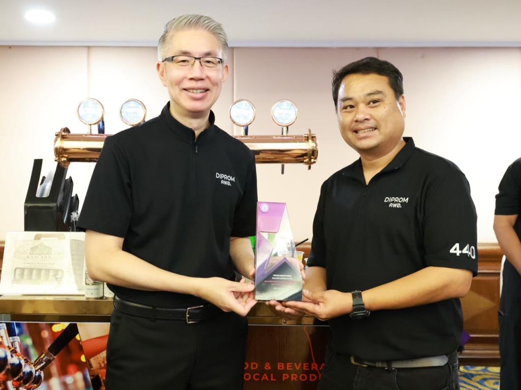 “ดีพร้อม” ปรับ “คพอ.” รับธุรกิจยุคใหม่ เดินหน้าเชื่อม 4 ภูมิภาค ต่อยอดการค้า–การลงทุน คาดปี 69 สร้างมูลค่ากว่า 175 ล้านบาท