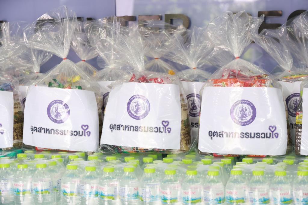 “ปลัดณัฐพล” บินตรงเมืองสองแคว เปิด “ศูนย์อุตสาหกรรมรวมใจ” หนุน “ดีพร้อม” เชื่อมพลังรัฐ–เอกชน เร่งฟื้นฟูธุรกิจภาคเหนือตอนล่าง