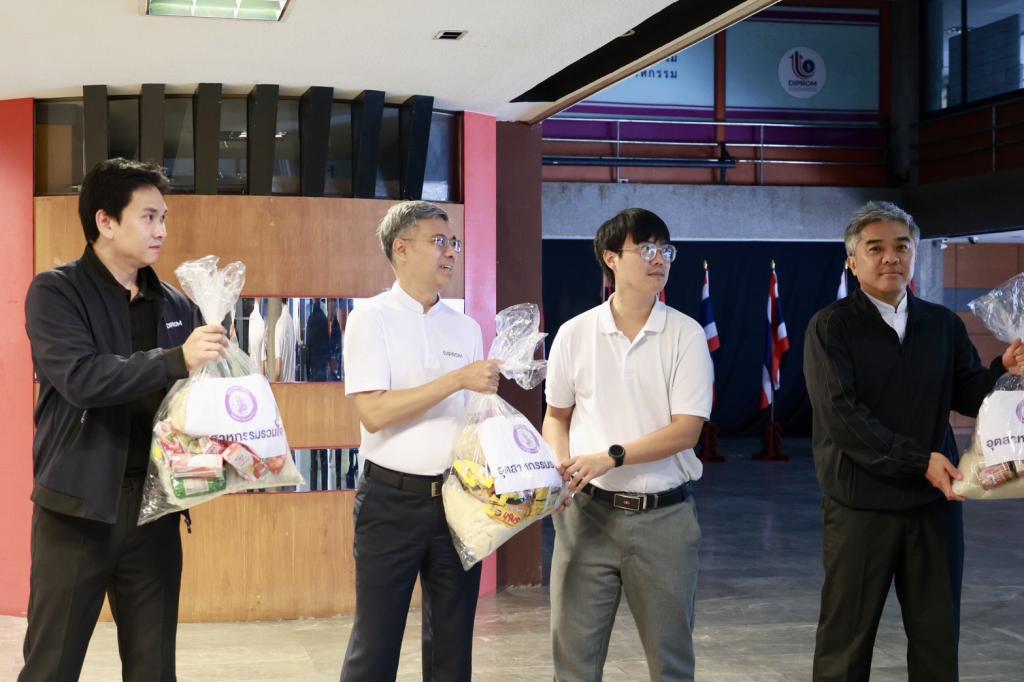 “ดีพร้อม” ร่วมพลังอุตสาหกรรมรวมใจ บรรจุถุงยังชีพ ส่งต่อความห่วงใย ช่วยเหลือผู้ประสบภัยน้ำท่วมทั่วประเทศ