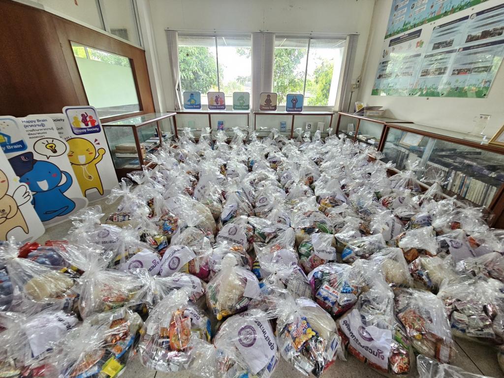 “ดีพร้อม” ร่วมพลังอุตสาหกรรมรวมใจ บรรจุถุงยังชีพ ส่งต่อความห่วงใย ช่วยเหลือผู้ประสบภัยน้ำท่วมทั่วประเทศ