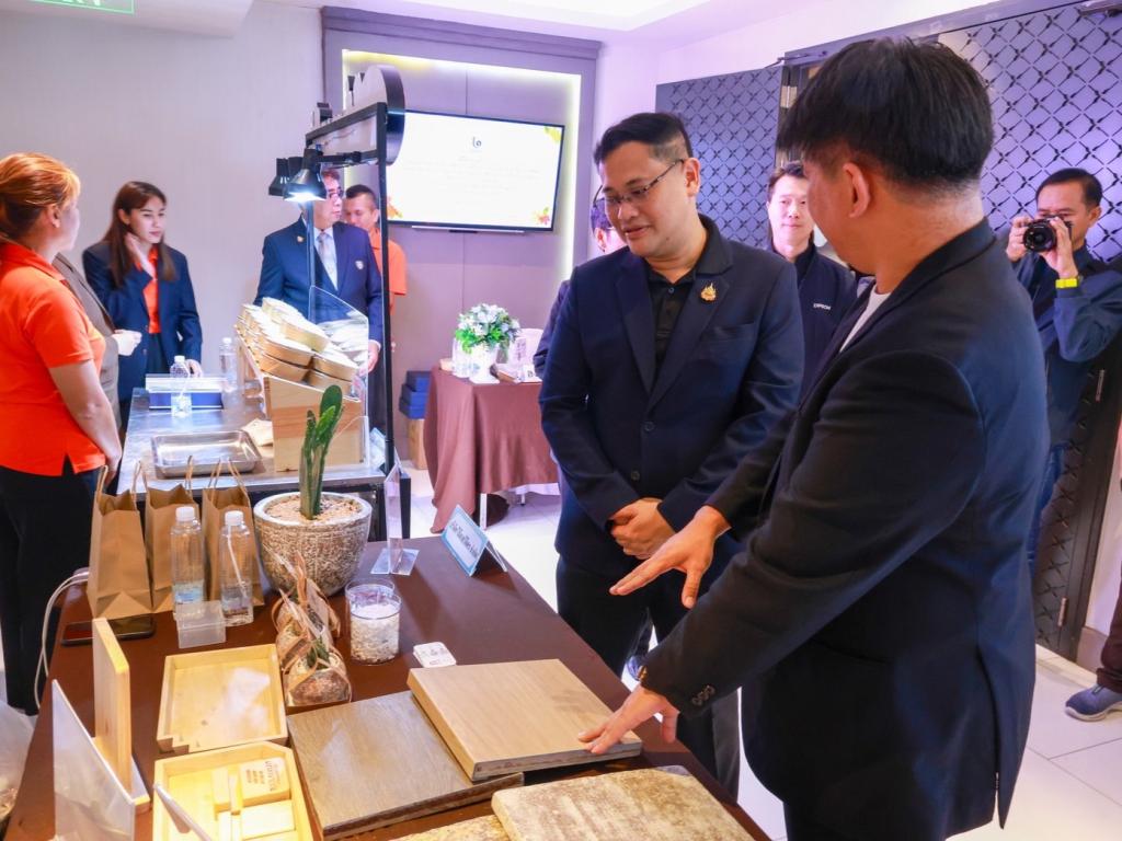 “ดีพร้อม” เสริมศักยภาพ SMEs ปรับธุรกิจด้วยดิจิทัล MDICP–ESG สร้างมูลค่าทางเศรษฐกิจกว่า 200 ล้านบาท