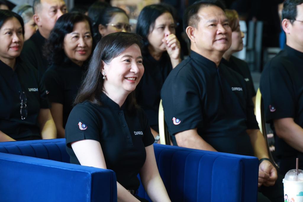 “อธิบดีณัฏฐิญา” เปิดร้าน งาน DIPROM FAIR 2026 ช้อปฟิน สินค้าดี ช่วย SMEs ฝ่าวิกฤตอุทกภัย เติมโอกาส เพิ่มช่องทางตลาดให้ผู้ประกอบการไทย