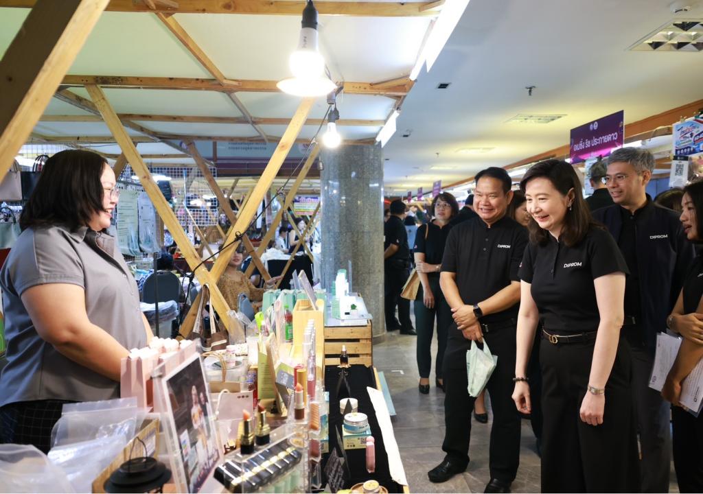 “อธิบดีณัฏฐิญา” เปิดร้าน งาน DIPROM FAIR 2026 ช้อปฟิน สินค้าดี ช่วย SMEs ฝ่าวิกฤตอุทกภัย เติมโอกาส เพิ่มช่องทางตลาดให้ผู้ประกอบการไทย