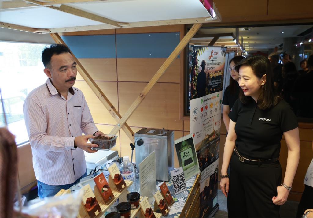 “อธิบดีณัฏฐิญา” เปิดร้าน งาน DIPROM FAIR 2026 ช้อปฟิน สินค้าดี ช่วย SMEs ฝ่าวิกฤตอุทกภัย เติมโอกาส เพิ่มช่องทางตลาดให้ผู้ประกอบการไทย