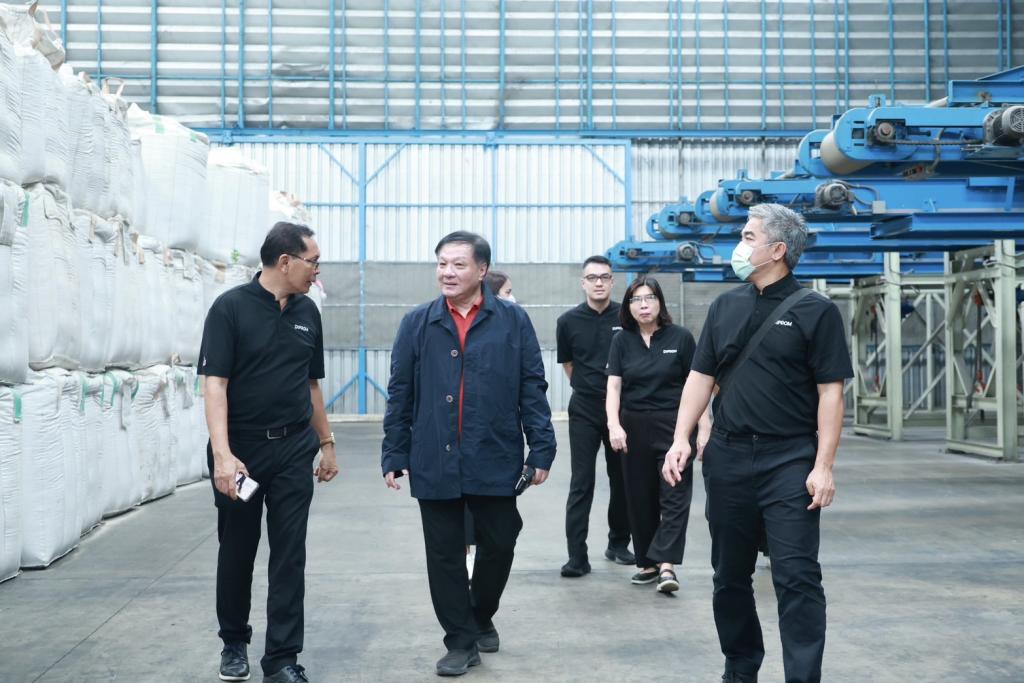 “รองอธิบดีดุสิต” เยือนถิ่นอุบลฯ ชมต้นแบบผู้ประกอบการ “ดีพร้อม” หนุนใช้เทคโนโลยี–นวัตกรรม ต่อยอดความสำเร็จสู่การเติบโตอย่างยั่งยืน