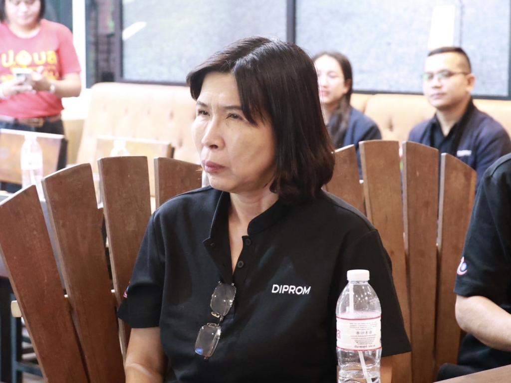 “รองอธิบดีดุสิต” เยือนถิ่นอุบลฯ ชมต้นแบบผู้ประกอบการ “ดีพร้อม” หนุนใช้เทคโนโลยี–นวัตกรรม ต่อยอดความสำเร็จสู่การเติบโตอย่างยั่งยืน