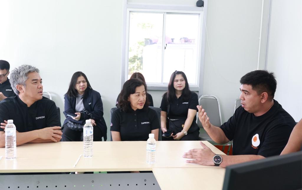 “รองอธิบดีดุสิต” ลงพื้นที่สุราษฎร์ฯ เยี่ยม Success Case ดีพร้อม ชู AI Automation ลดต้นทุน หนุน SME ฟื้นธุรกิจด้วยการตลาดดิจิทัล