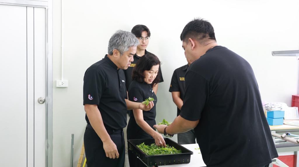 “รองอธิบดีดุสิต” ลงพื้นที่สุราษฎร์ฯ เยี่ยม Success Case ดีพร้อม ชู AI Automation ลดต้นทุน หนุน SME ฟื้นธุรกิจด้วยการตลาดดิจิทัล